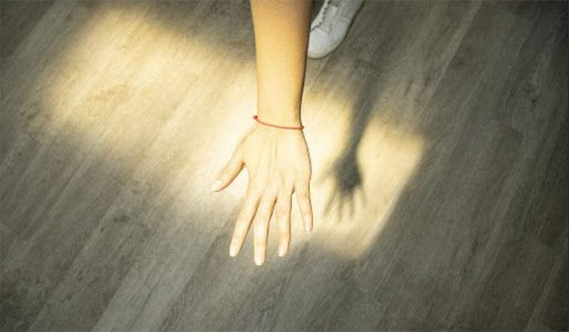 Innerscene Virtual Sun Model A7 gives natural illumination to room